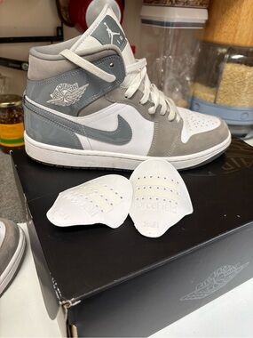Nike Jordan men’s ' High-Top Sneakers in Grey and White sz 9.5 excellent